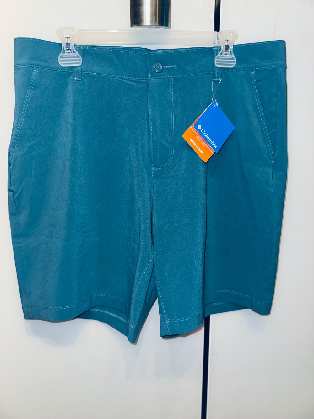 Columbia Carter Crest Shorts Men'sCloud Bust Flat-Front Performance Shorts